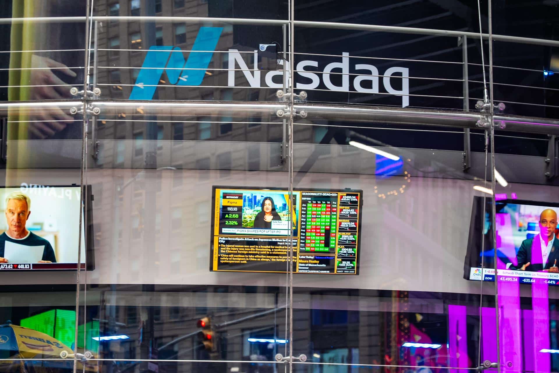 Imagen de archivo del mercado tecnológico Nasdaq, en Nueva York, donde cotizan las "big tech". EFE/EPA/ANGELINA KATSANIS