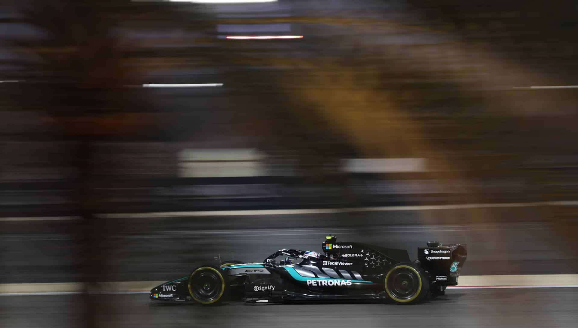 Kimi Antonelli (en la imagen) y George Russell, compañeros de equipo en Mercedes, fueron los más rápidos del tercer y último día de los test de pretemporada en Baréin antes del inicio del Mundial de Fórmula 1. EFE/EPA/ALI HAIDER
