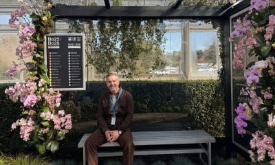 El vicepresidente de Invernaderos y Paisajismo del Jardín Botánico de Nueva York (NYBG), Brian Sullivan, posa durante una presentación de la muestra 'Concrete Jungle' (Selva de Asfalto) este miércoles, en Nueva York (Estados Unidos). EFE/Sarah Yáñez-Richards