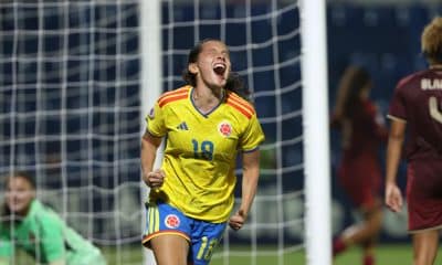 Katerine Osorio, de Colombia, festeja un gol en un partido del Sudamericano Femenino Sub-20 entre Venezuela y Colombia en el estadio Luis Alfonso Giagni en Villa Elisa (Paraguay). EFE/Juan Pablo Pino