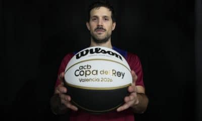 El base argentino Nicolás Laprovittola (Morón, 1990) habla, en una entrevista con EFE, con la tranquilidad de los veteranos, ya sea para desgranar por qué el Barça, pese a las bajas, tiene opciones de ganar la Copa del Rey en Valencia, o para explicar cómo intenta "jugar de otra manera" después de recuperarse de la grave lesión en la rodilla que sufrió en octubre de 2024, la peor de su dilatada trayectoria. EFE/Alejandro Garcia