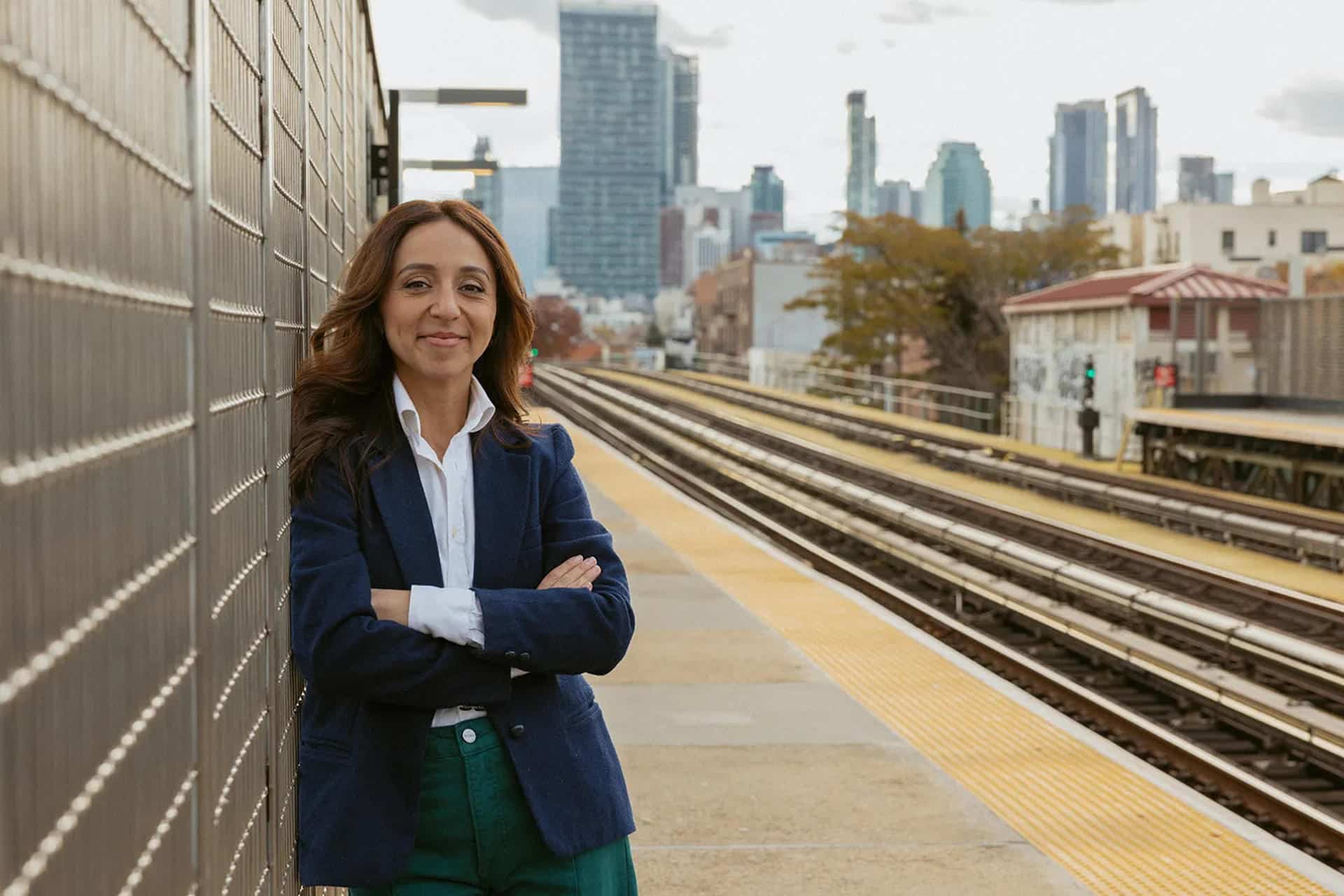 Fotografía cedida por Diana For Queens donde aparece la inmigrante ecuatoriana Diana Moreno quien se impuso en unas elecciones especiales en Nueva York para llenar la vacante dejada en la Asamblea estatal por el ahora alcalde de la ciudad, el socialdemócrata Zohran Mamdani. EFE/Diana For Queens /SOLO USO EDITORIAL /NO VENTAS /SOLO DISPONIBLE PARA ILUSTRAR LA NOTICIA QUE ACOMPAÑA /CRÉDITO OBLIGATORIO
