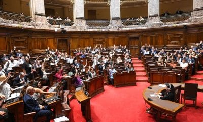 Diputados uruguayos durante la votación para ratificar el acuerdo UE-Mercosur este jueves, en Montevideo (Uruguay). EFE/ Federico Gutiérrez