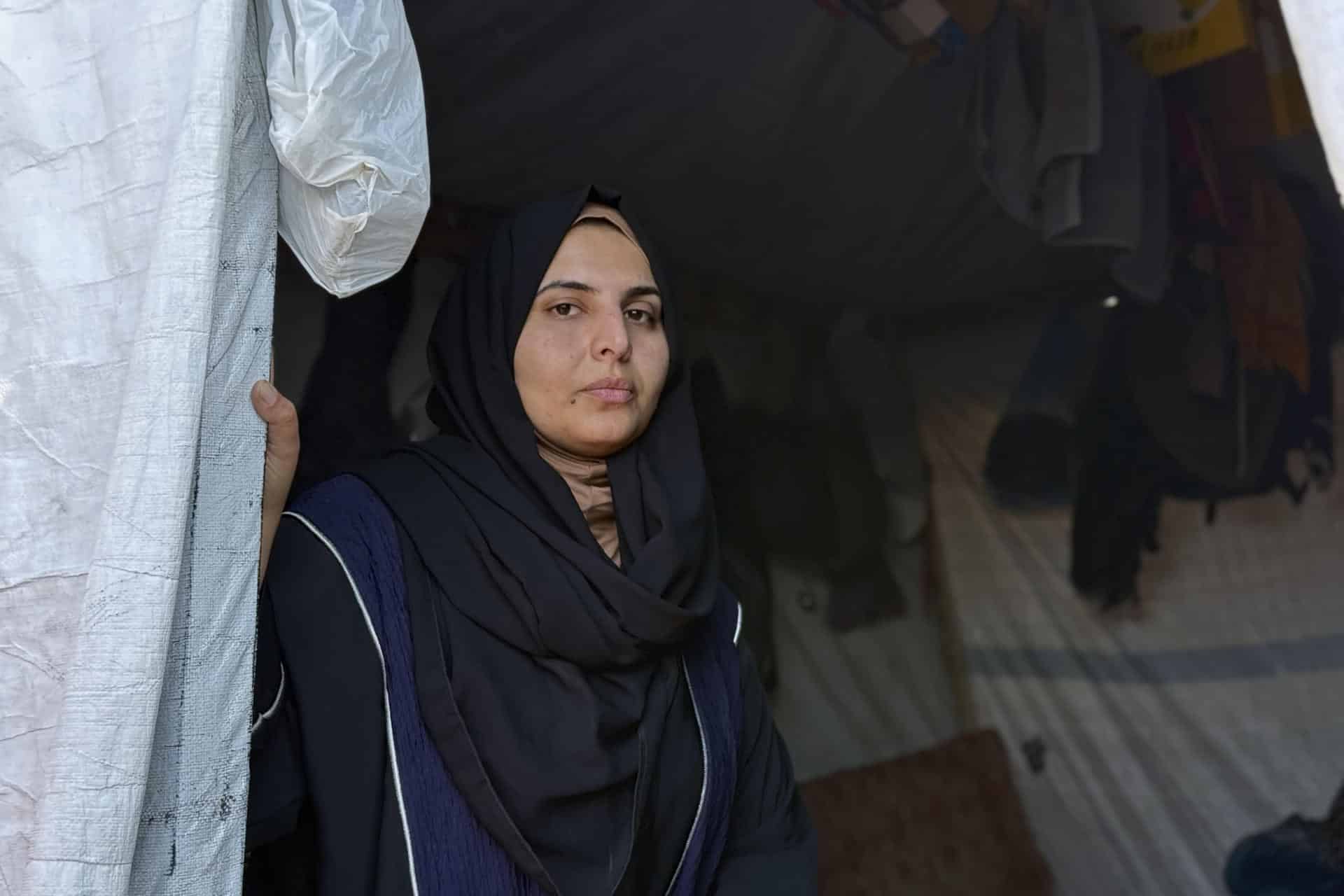 Fotografía tomada el 5 de febrero de 2026. Palestinos que retornan estos días a Gaza tras la reapertura del cruce de Rafah con Egipto denuncian vejaciones, interrogatorios y presiones por parte de Israel para que no regresen. EFE/ Ahmad Awad