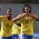 Jugadoras de Colombia celebran un gol ante Uruguay en el estadio Emiliano Ghezzi, en Asunción (Paraguay). EFE/Juan Pablo Pino