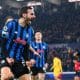 El jugador del Atalanta Davide Zappacosta celebra el 2-0 durante el partido de la fase de acceso a octavos de la ing the UEFA Champions League que han jugado Atalanta BC y Borussia Dortmund en el Bergamo Stadium en Bérgamo, Italia. EFE/EPA/MICHELE MARAVIGLIA