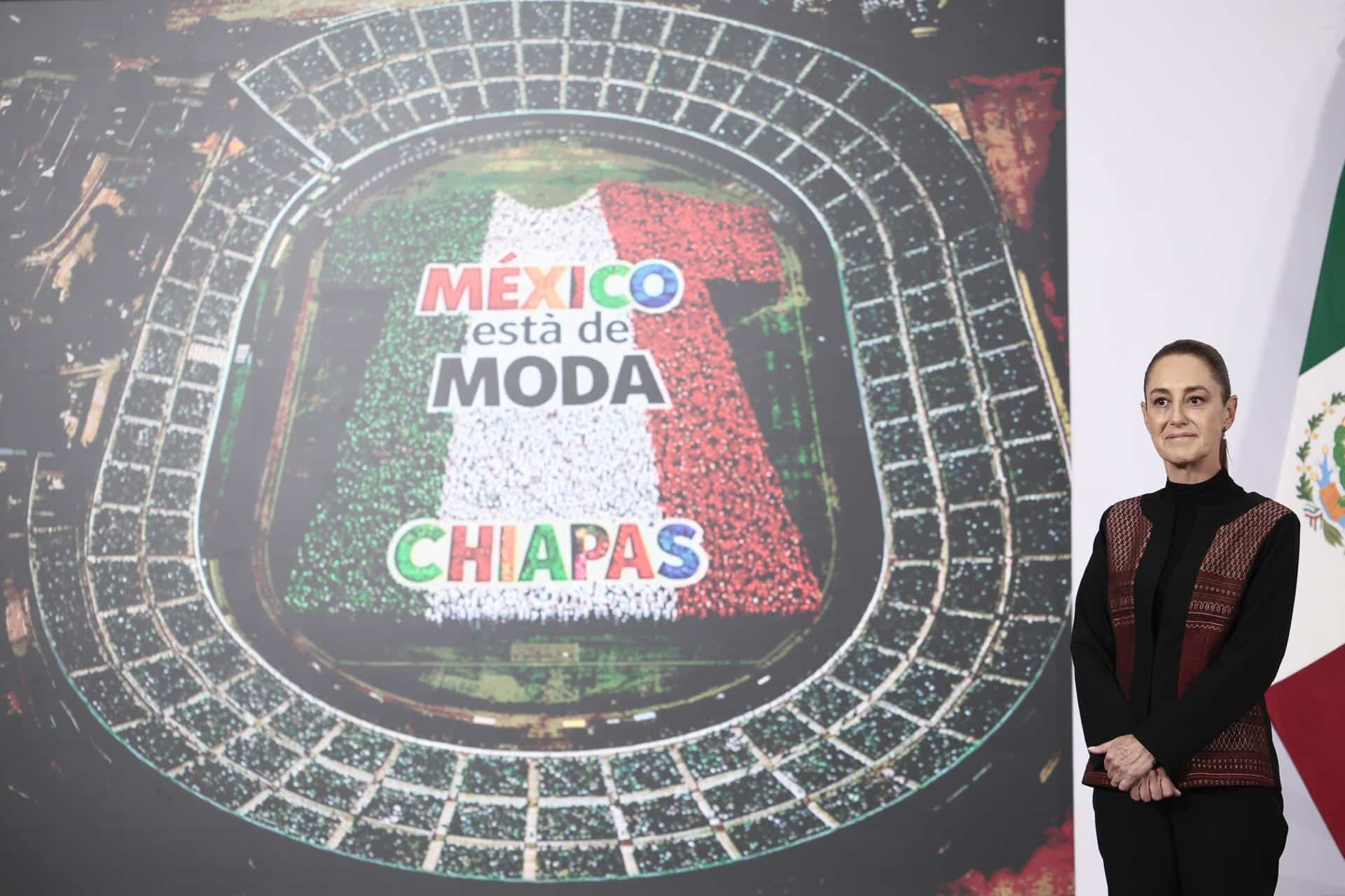 La presidenta de México, Claudia Sheinbaum, participa en una rueda de prensa este jueves, en Palacio Nacional de Ciudad de México (México). EFE/ José Méndez