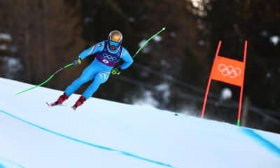 El esquiador italiano Giovanni Franzoni  compite en el Descenso del Equipo Combinado Masculino de las competiciones de Esquí Alpino en los Juegos Olímpicos de Invierno Milano Cortina 2026, en el centro de esquí Stelvio en Bormio, Italia. EFE/EPA/ANNA SZILAGYI