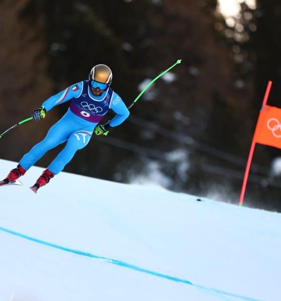 El esquiador italiano Giovanni Franzoni  compite en el Descenso del Equipo Combinado Masculino de las competiciones de Esquí Alpino en los Juegos Olímpicos de Invierno Milano Cortina 2026, en el centro de esquí Stelvio en Bormio, Italia. EFE/EPA/ANNA SZILAGYI