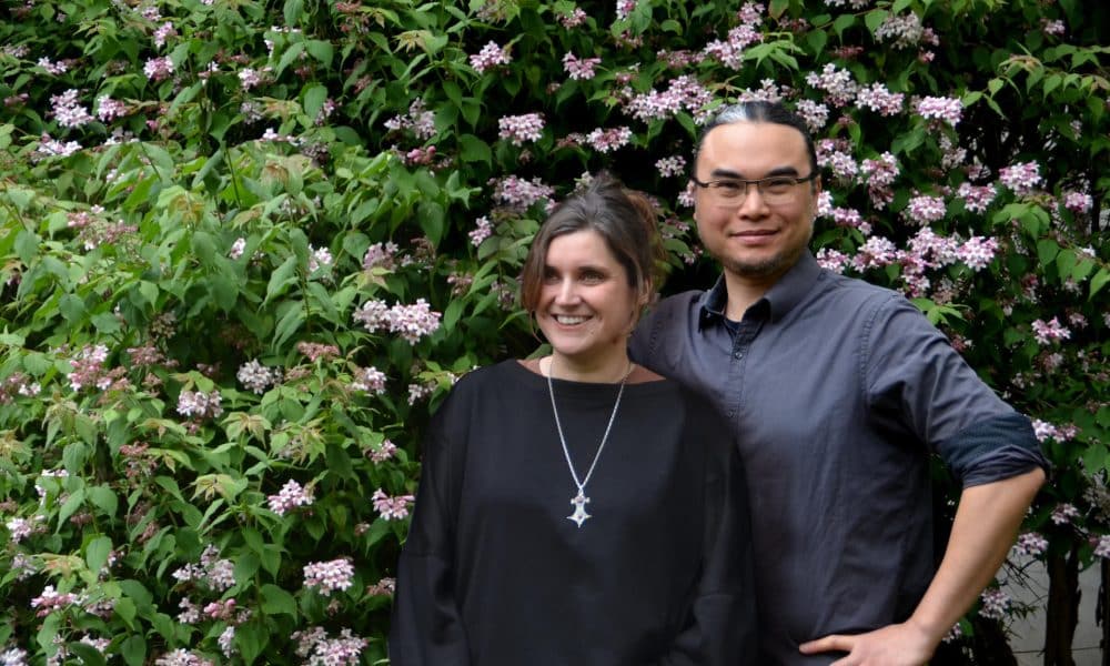 .- Maïlys Vallade (i) y Liane-Cho Han (d) firman ‘Little Amélie’, una delicada pieza de animación que apuesta por la emoción y la mirada íntima que se ha abierto camino entre grandes producciones internacionales en la carrera de los Oscar: "No buscamos impresionar, buscamos emocionar", señalan a EFE los cineastas. La película, que se estrena este viernes en España, es una adaptación de 'Metafísica de los tubos' de Amélie Nothomb, obra en la que la escritora reconstruye sus primeros años de vida en Japón. Una peculiar reflexión sobre la infancia, la identidad y el descubrimiento del mundo. EFE/ A Contracorriente Films  *****SOLO USO EDITORIAL/SOLO DISPONIBLE PARA ILUSTRAR LA NOTICIA QUE ACOMPAÑA (CRÉDITO OBLIGATORIO) *****