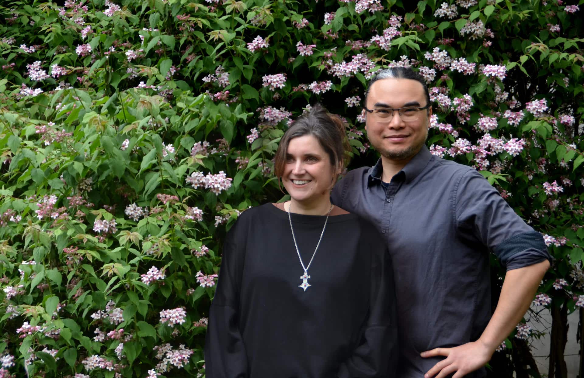 .- Maïlys Vallade (i) y Liane-Cho Han (d) firman ‘Little Amélie’, una delicada pieza de animación que apuesta por la emoción y la mirada íntima que se ha abierto camino entre grandes producciones internacionales en la carrera de los Oscar: "No buscamos impresionar, buscamos emocionar", señalan a EFE los cineastas. La película, que se estrena este viernes en España, es una adaptación de 'Metafísica de los tubos' de Amélie Nothomb, obra en la que la escritora reconstruye sus primeros años de vida en Japón. Una peculiar reflexión sobre la infancia, la identidad y el descubrimiento del mundo. EFE/ A Contracorriente Films  *****SOLO USO EDITORIAL/SOLO DISPONIBLE PARA ILUSTRAR LA NOTICIA QUE ACOMPAÑA (CRÉDITO OBLIGATORIO) *****