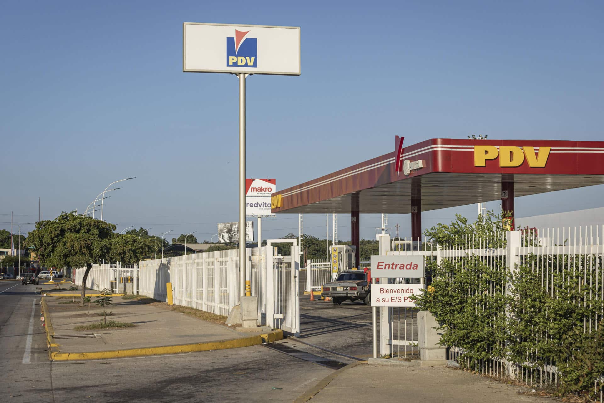 Fotografía de archivo que muestra una estación de gasolina de la empresa de Petróleos de Venezuela PDVSA, en Maracaibo (Venezuela). EFE/ Henry Chirinos