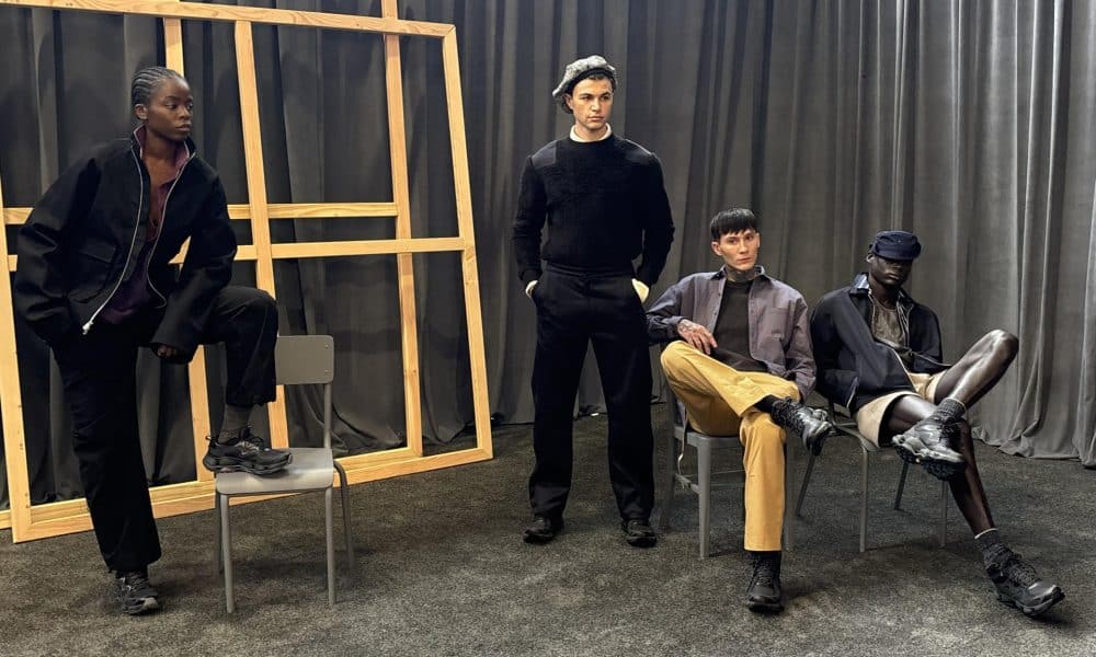 Modelos posan prendas de diseñadores emergentes durante el New York Men's Day (NYMD) este miércoles, en Nueva York (EE.UU.). EFE/ Esteban Capdepon