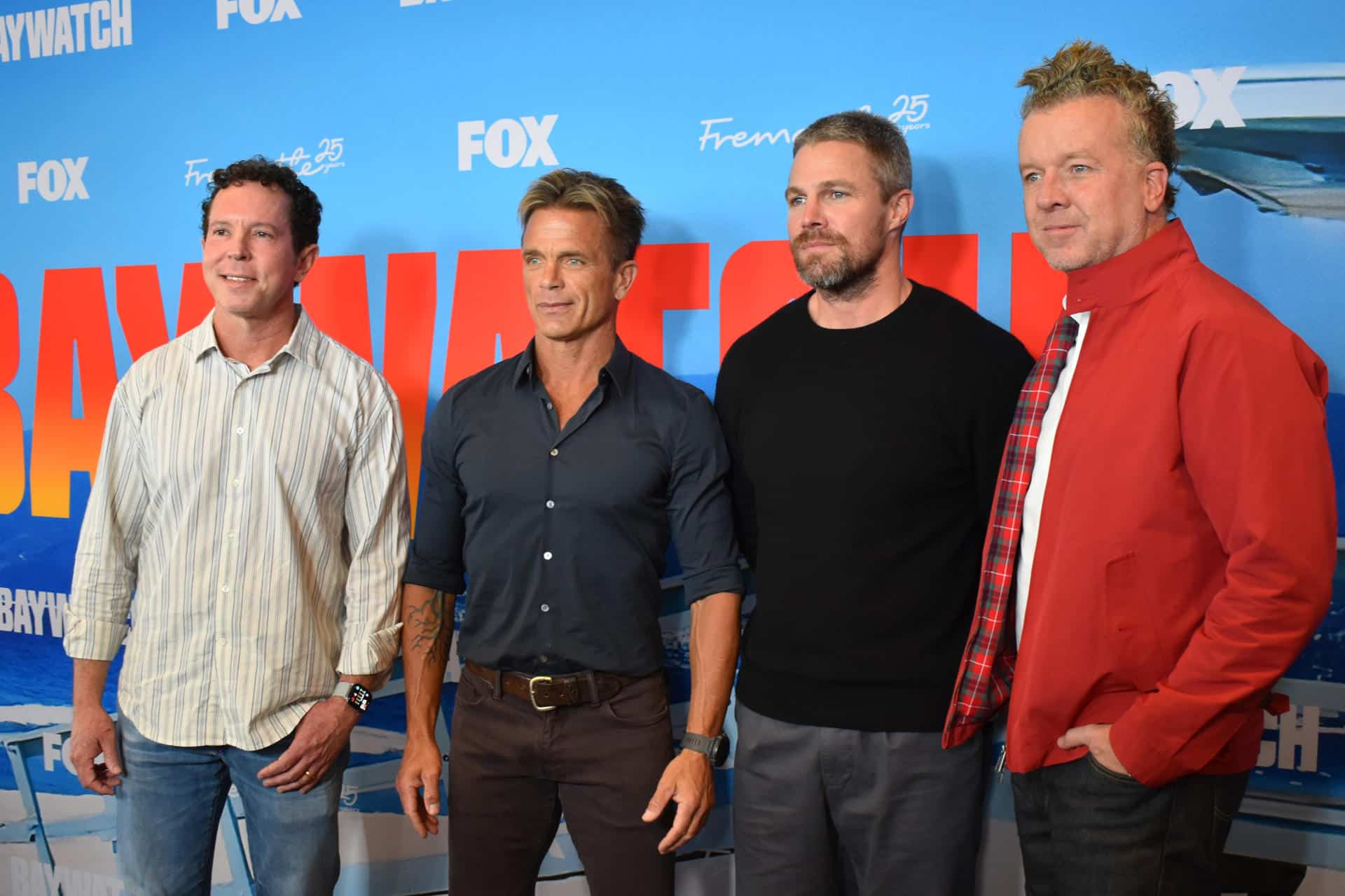 El productor y director estadounidense, Matt Nix (i), el actor David Chokachi (2-i), el actor canadiense Stephen Amell (2-d) y el productor Joseph McGinty Nichol, posan durante un casting este miércoles, en Los Ángeles (Estados Unidos). EFE/ Mónica Rubalcava