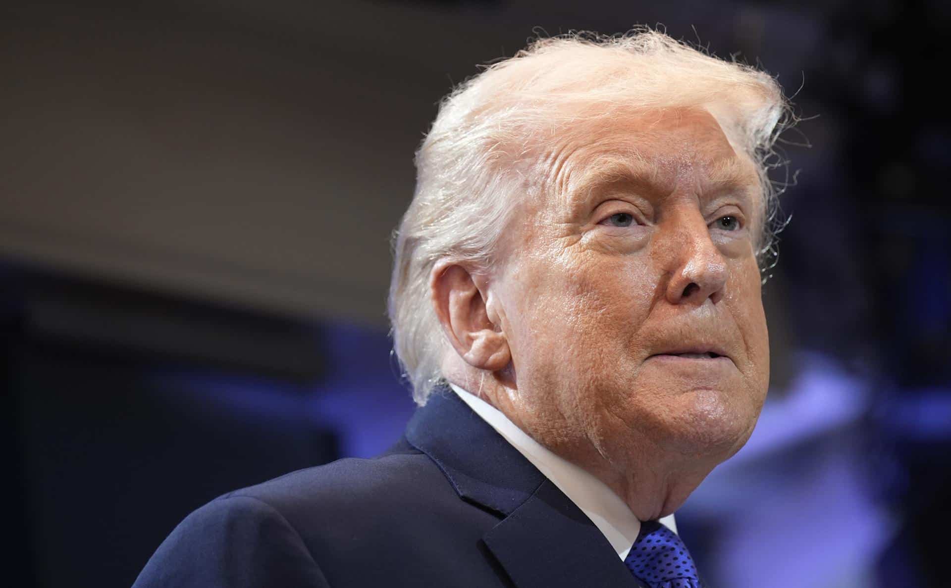 El presidente de EE.UU., Donald J. Trump, habla sobre la anulación por parte del Tribunal Supremo de la mayoría de sus aranceles durante una conferencia de prensa en la sala de prensa de la Casa Blanca en Washington, DC, EE.UU., 20 de febrero de 2026. EFE/YURI GRIPAS