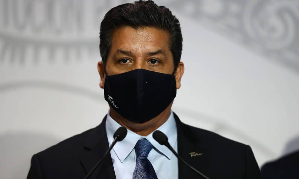 Fotografía de archivo fechada el 21 de febrero de 2021, del gobernador del estado mexicano de Tamaulipas, Francisco García Cabeza de Vaca, hablando ante la Cámara de Diputados, en Ciudad de México (México). EFE/ Mario Guzmán