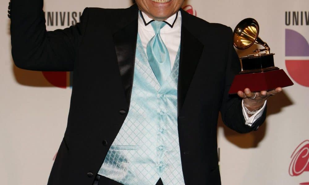 Imagen de archivo del cantante puertorriqueño Bobby Cruz. EFE/ANDREW GOMBERT