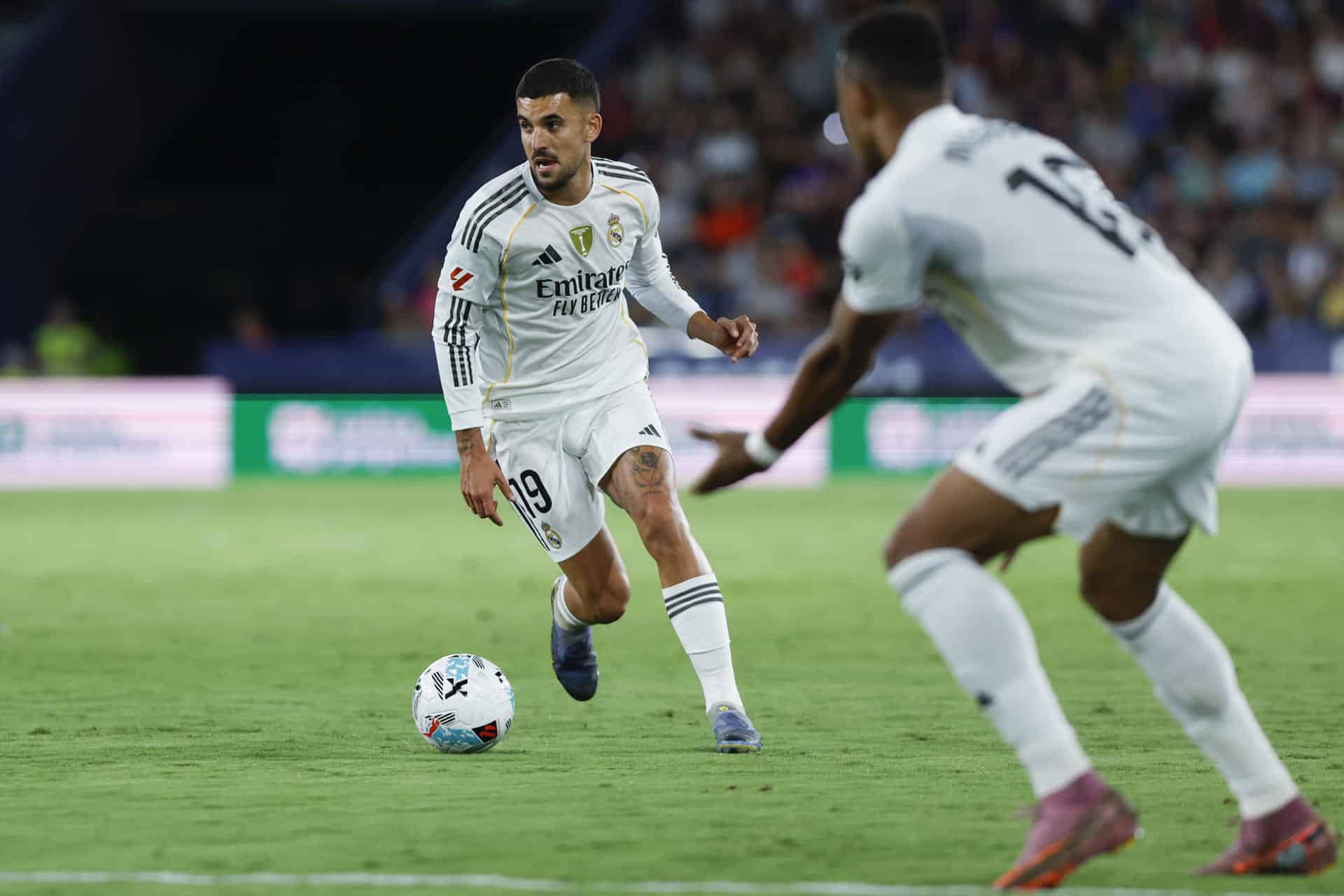 El centrocampista del Real Madrid Dani Ceballos (i) en una fotografía de archivo de esta temporada. EFE/Biel Alino