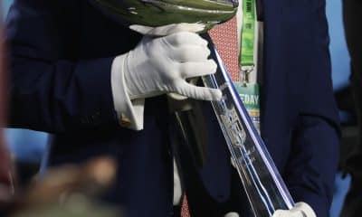 El Trofeo Vince Lombardi es exhibido este domingo antes de ser entregado por segunda vez en su historia a los Seattle Seahawks tras vencer a los New England Patriots en el Levi's Stadium de Santa Clara (California). EFE/EPA/JOHN G. MABANGLO