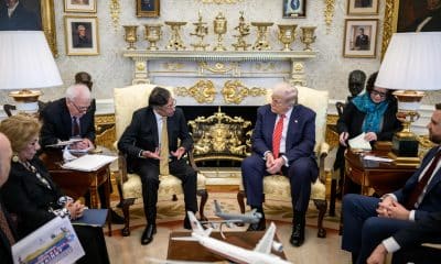 Fotografía publicada en la red social X en la cuenta @infopresidencia que muestra al presidente de Colombia, Gustavo Petro (c-i), junto a su homólogo de Estados Unidos, Donald Trump (c-d), durante una reunión este martes, en la Casa Blanca, en Washington (Estados Unidos). EFE/ @infopresidencia /SOLO USO EDITORIAL NO VENTAS /SOLO DISPONIBLE PARA ILUSTRAR LA NOTICIA QUE ACOMPAÑA (CRÉDITO OBLIGATORIO)