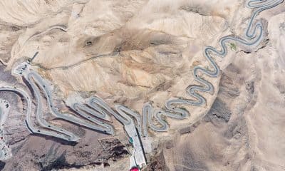 Archivo - Condado Tashkurgan (China), 17/08/2025.- Una foto aérea muestra la carretera Panlong durante un viaje organizado por el gobierno en el condado de Tashkurgan, Región Autónoma Uigur de Xinjiang, China, el 12 de agosto de 2025 (publicada el 17 de agosto de 2025). La carretera Panlong en China, también conocida como la Carretera Antigua de Panlong, es una famosa ruta de montaña ubicada en la región de Kashgar. Parte de la histórica Ruta de la Seda, destaca por sus numerosas curvas cerradas, con una longitud total de 36 kilómetros y más de 600 curvas. EFE/EPA/ALEX PLAVEVSKI