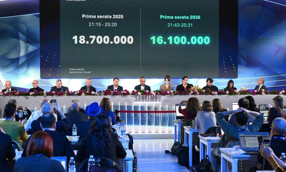 (De izquierda a derecha) El director de Prime Time Williams Di Liberatore, el presentador y director artístico del Festival de San Remo, Carlo Conti, el actor italiano Pilar Fogliati, el cantante italiano Achille Lauro y el actor italiano Lillo Petrolo asisten a una conferencia de prensa en el 76º Festival de la Canción Italiana de San Remo, San Remo, Italia, 25 de febrero de 2026. El Festival de Música se celebrará del 24 al 28 de febrero de 2026. (Italia) EFE/EPA/ETTORE FERRARI