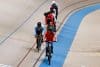 Fotografía cedida por la Federación Chilena de Ciclismo que muestra a ciclistas durante una competencia de ciclismo de pista en Peñalolén (Chile). EFE/ Federación Chilena De Ciclismo