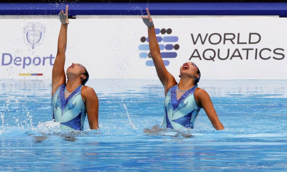 La dupla de Colombia, compuesta por Sara Castañeda y Melisa Ceballos, participa en la primera parada de la Copa del Mundo de natación artística 2026 en Medellín (Colombia). EFE/ STR