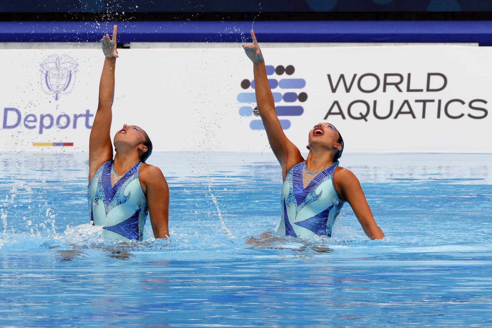 La dupla de Colombia, compuesta por Sara Castañeda y Melisa Ceballos, participa en la primera parada de la Copa del Mundo de natación artística 2026 en Medellín (Colombia). EFE/ STR