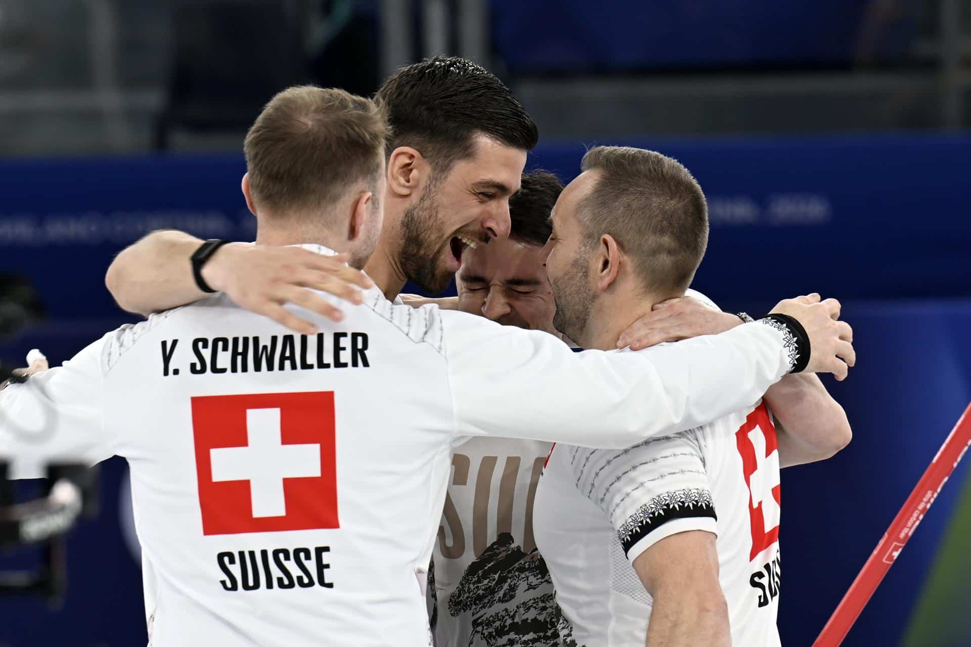 Los jugadores de Suiza celebran su victoria. EFE/EPA/DANIEL DAL ZENNARO