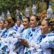 Integrantes de una comparsa participan en el desfile la Gran Parada de Tradición este domingo, en el Carnaval de Barranquilla (Colombia). EFE/ Ricardo Maldonado Rozo