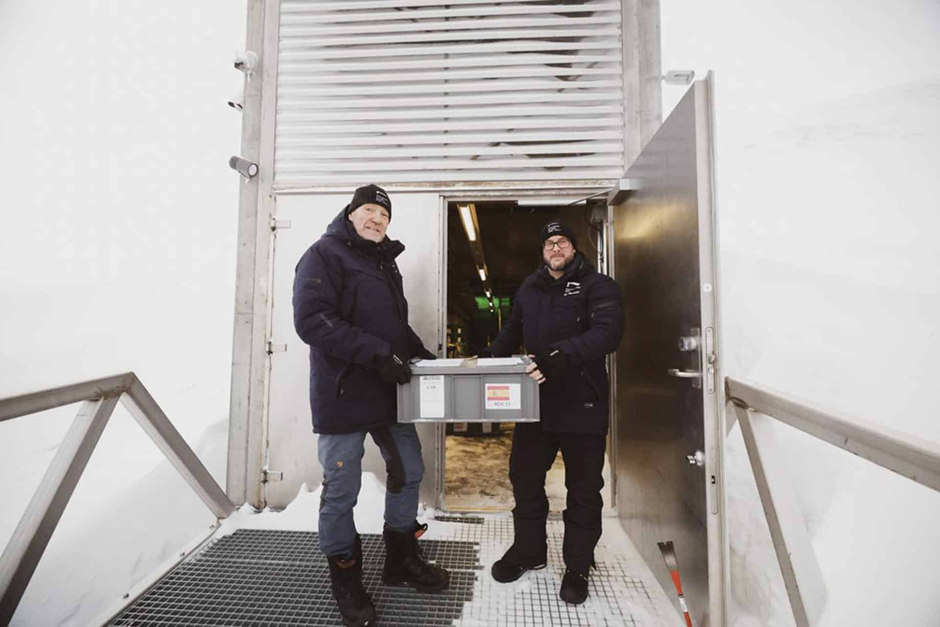 Cajas con muestras de semillas de olivo entran por primera vez en el banco de semillas de Svalbard (Noruega), el mayor del mundo. EFE/ Grid Arendal -SÓLO USO EDITORIAL/SOLO USO PERMITIDO PARA ILUSTRAR LA NOTICIA QUE APARECE EN EL PIE DE FOTO (CRÉDITO OBLIGATORIO)