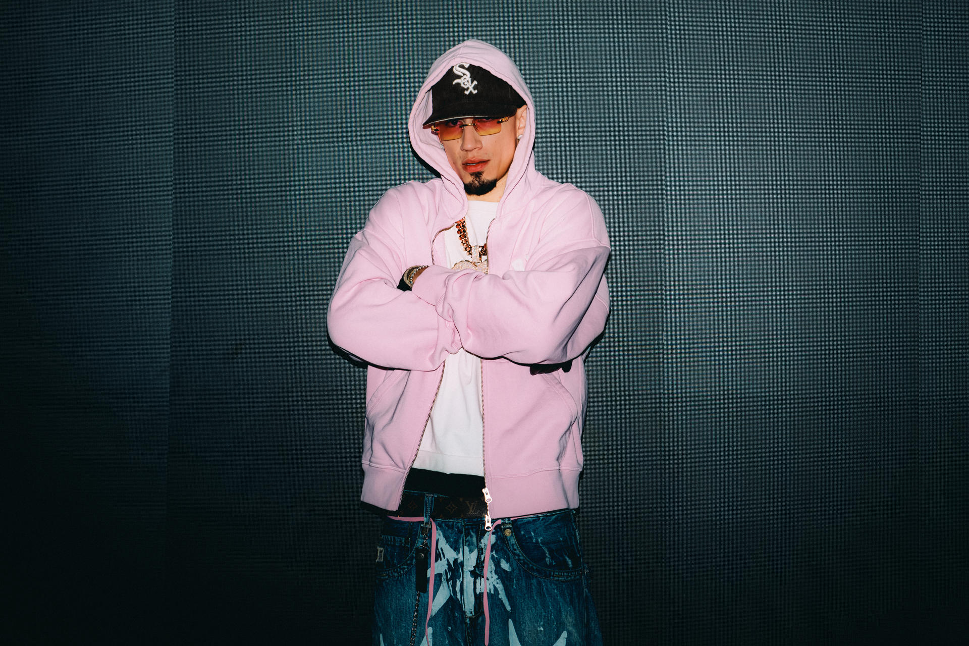 Fotografía cedida por TNR del artista urbano Omar Courtz. Courtz estrena este jueves su segundo álbum, 'Por si mañana no estoy', el cual define como "una colección de canciones" que anhela que sus seguidores "se lleven en sus corazones en todo momento". EFE/ TNR/ SOLO USO EDITORIAL/ NO VENTAS/ SOLO DISPONIBLE PARA ILUSTRAR LA NOTICIA QUE ACOMPAÑA (CRÉDITO OBLIGATORIO)