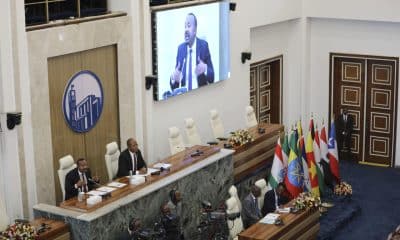 - El primer ministro de Etiopía, Abiy Ahmed (i), interviene en una comparecencia ante el Parlamento en presencia de Tagesse Chafo (2i), presidente de la Cámara de Representantes Populares. El primer ministro de Etiopía, Abiy Ahmed, advirtió este martes a los "radicales" del Frente Popular de Liberación de Tigré (FPLT), partido que gobernaba antaño esa región norteña, de que "no pueden derrotar a Etiopía", tras los combates recientes que han hecho temer por una nueva guerra en ese territorio. EFE/ Simon Berhane