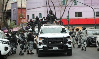 Integrantes de la Guardia Nacional resguardan la zona donde trasladaron el cuerpo de Nemesio Rubén Oseguera Cervantes, alias 'El Mencho', líder del Cártel Jalisco Nueva Generación (CJNG) abatido en Ciudad de México (México). EFE/ Mario Guzmán