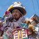Un niño disfrazado del Ekeko o dios de la abundancia andino participa en la feria de las Alasitas en La Paz (Bolivia). EFE/ Esteban Biba