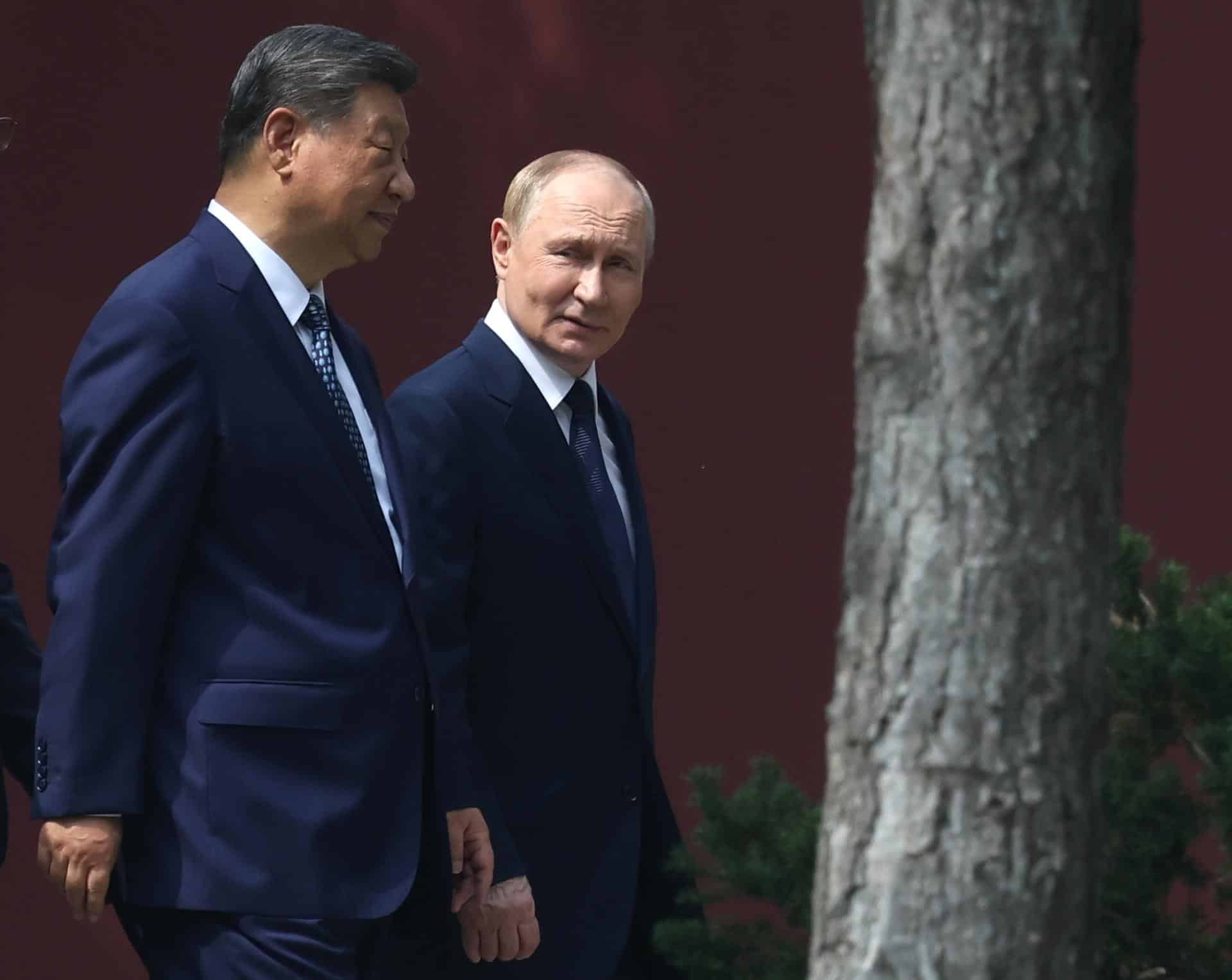 Imagen de archivo del presidente ruso, Vladímir Putin (d), y el presidente chino, Xi Jinping, durante una reunión en la residencia Zhongnanhai, la residencia del líder chino, en Pekín, China, el 2 de septiembre de 2025. EFE/EPA/ALEXANDER KAZAKOV/SPUTNIK/KREMLIN / POOL MANDATORY CREDIT