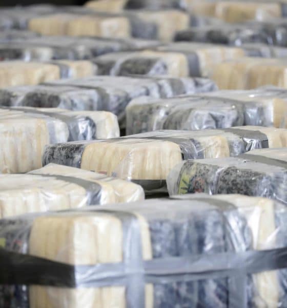 Agentes de la Secretaría de la Marina de México interceptaron una embarcación "semisumergible" con tres tripulantes y con más de cuatro toneladas de cocaína en el océano Pacífico, a 463 kilómetros del puerto de Manzanillo, en el estado de Colima (oeste), informó este jueves una fuente oficial. Imagen de archivo. EFE/ Jeffrey Arguedas