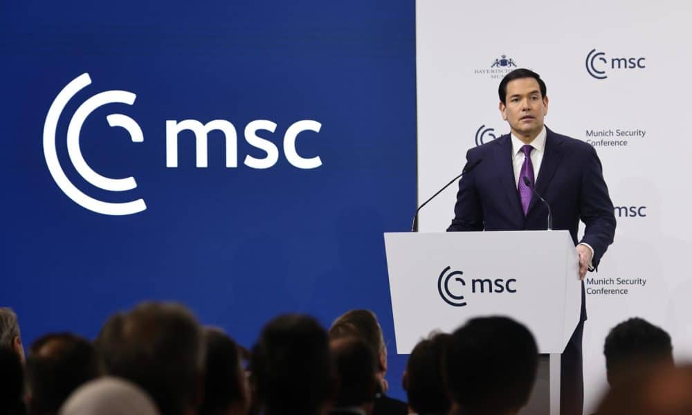 El secretario de Estado de Estados Unidos, Marco Rubio, habla durante la 62ª Conferencia de Seguridad de Múnich (CSM) en el hotel 'Bayerischer Hof', en Múnich, Alemania, el 14 de febrero de 2026. EFE/EPA/RONALD WITTEK