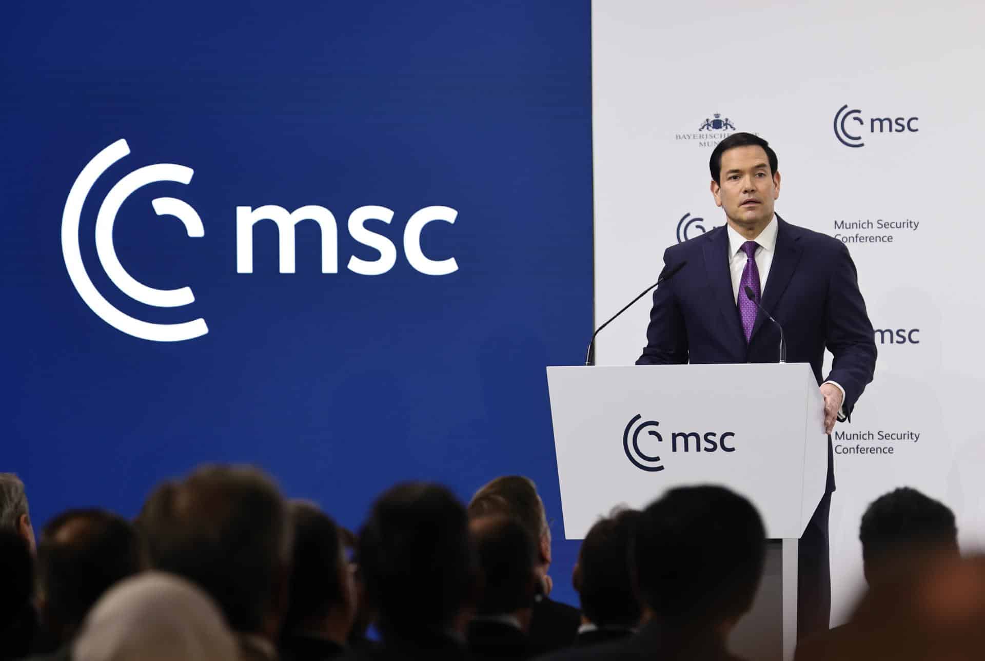 El secretario de Estado de Estados Unidos, Marco Rubio, habla durante la 62ª Conferencia de Seguridad de Múnich (CSM) en el hotel 'Bayerischer Hof', en Múnich, Alemania, el 14 de febrero de 2026. EFE/EPA/RONALD WITTEK