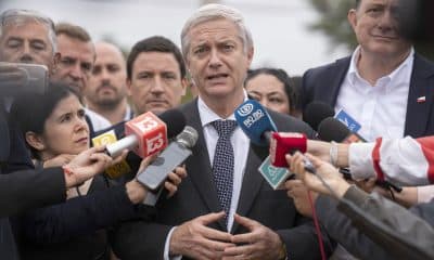 Fotografía de archivo del 2 de febrero de 2026 que muestra al presidente electo de Chile, José Antonio Kast (c). EFE/ Adriana Thomasa/ ARCHIVO
