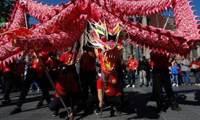 Integrantes de la comunidad china participan este sábado en el desfile previo a las festividades del año nuevo Chino en Ciudad de México (México). EFE/ Sáshenka Gutiérrez