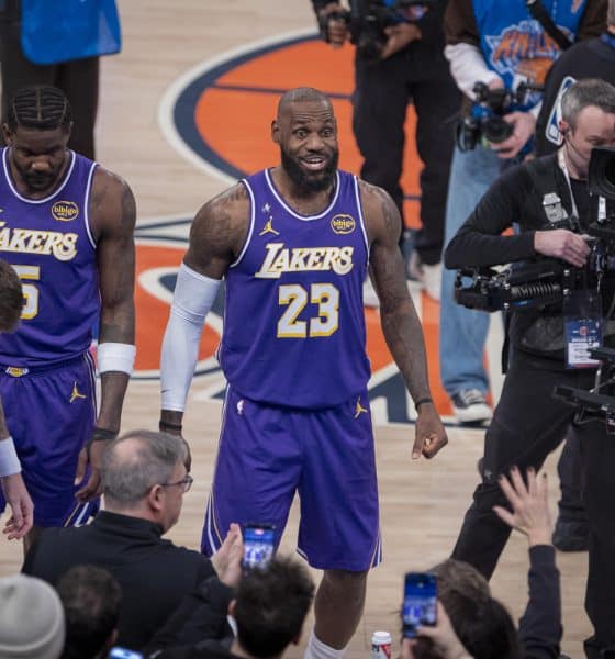 LeBron James de los Lakers reacciona en un partido de la NBA. EFE/ Angel Colmenares