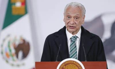 El director de Petróleos Mexicanos (Pemex), Víctor Rodríguez Padilla, participa en una rueda de prensa este miércoles en el Palacio Nacional en Ciudad de México (México). EFE/ Isaac Esquivel