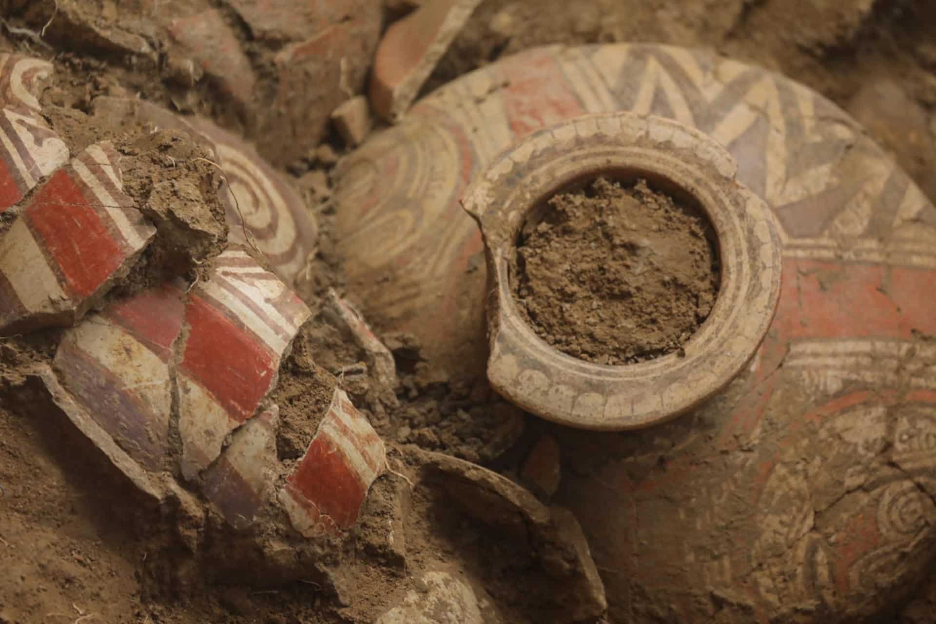 Fotografía donde se muestran piezas descubiertas en la zona arqueológica de El Caño, en el distrito de Natá (Panamá). EFE/ Ministerio de Cultura de Panamá