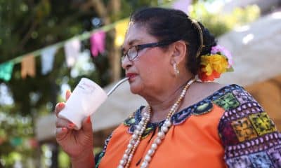 Una persona toma tereré este sábado en Asunción (Paraguay). EFE/ Juan Pablo Pino