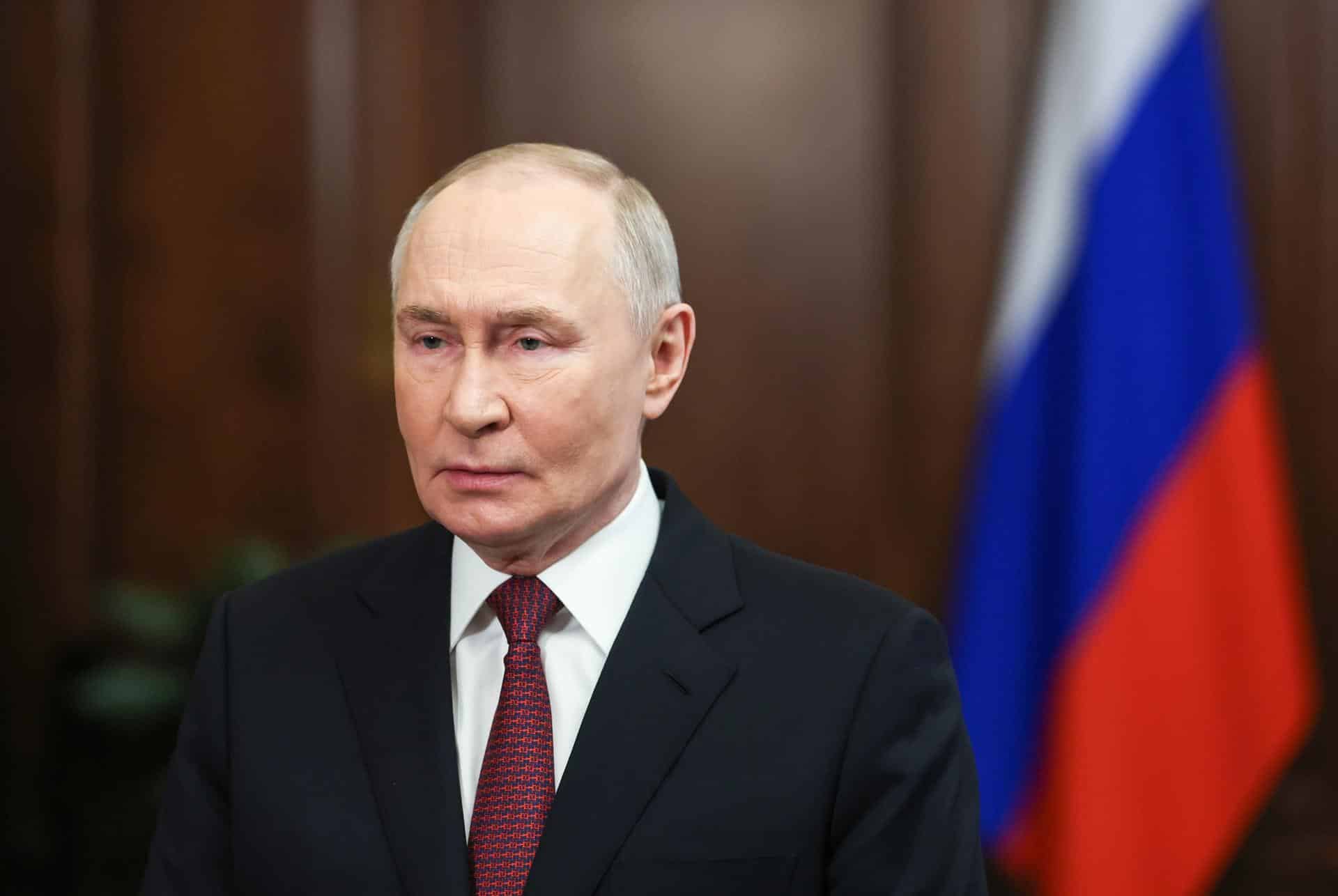 El presidente ruso, Vladímir Putin, pronuncia su discurso a los veteranos de guerra, personal militar, el personal civil de las Fuerzas Armadas rusas y a los ciudadanos rusos en general con motivo del Día del Defensor de la Patria desde el Kremlin en Moscú, Rusia, el 23 de febrero de 2026. EFE/EPA/VYACHESLAV PROKOFYEV / SPUTNIK / KREMLIN / POOL MANDATORY CREDIT