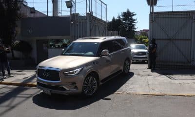 Fotografía donde se observa la salida de la carroza fúnebre con restos de Nemesio Oseguera, "el Mencho" este sábado de las instalaciones de la Fiscalía General de la República (FGR), en Ciudad de México (México). EFE/Madla Hartz