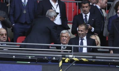 El presidente del Real Madrid, Florentino Pérez (i), saluda al presidente de la UEFA, el esloveno Aleksander Ceferin, antes del inicio de la final de la Liga de Campeones que Real Madrid y Borussia Dortmund disputaron en Wembley el 1 d ejunio de 2024. EFE / Kiko Huesca.