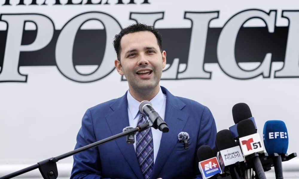 El alcalde de la ciudad de Hialeah, Bryan Calvo, habla durante una conferencia de prensa en Hialeah, Florida, EE.UU., el 5 de febrero de 2026. EFE/CRISTOBAL HERRERA-ULASHKEVICH